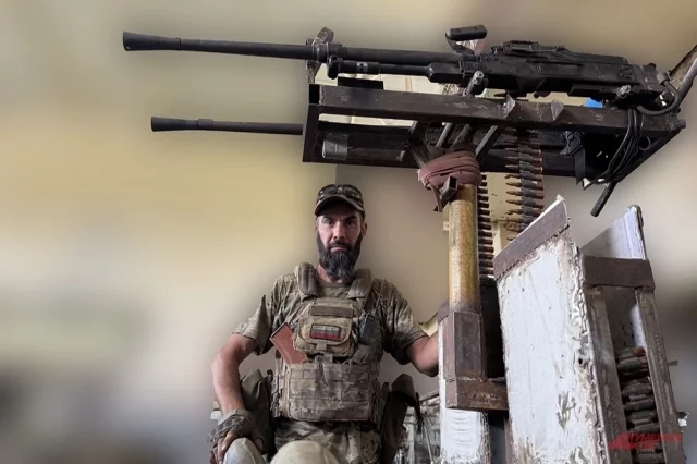 Боец расчета по противодействию вражеским дронам.