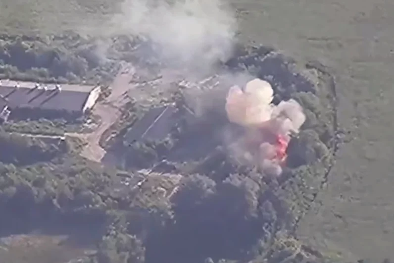 Российские военные с помощью «Герани-2» поразили стартовую позицию ЗРК С-300В ВСУ.