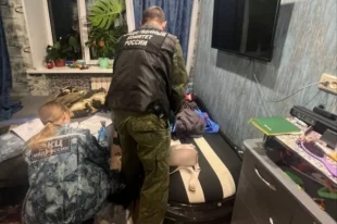 Кадры из квартиры, где мать пыталась зарезать ребенка.