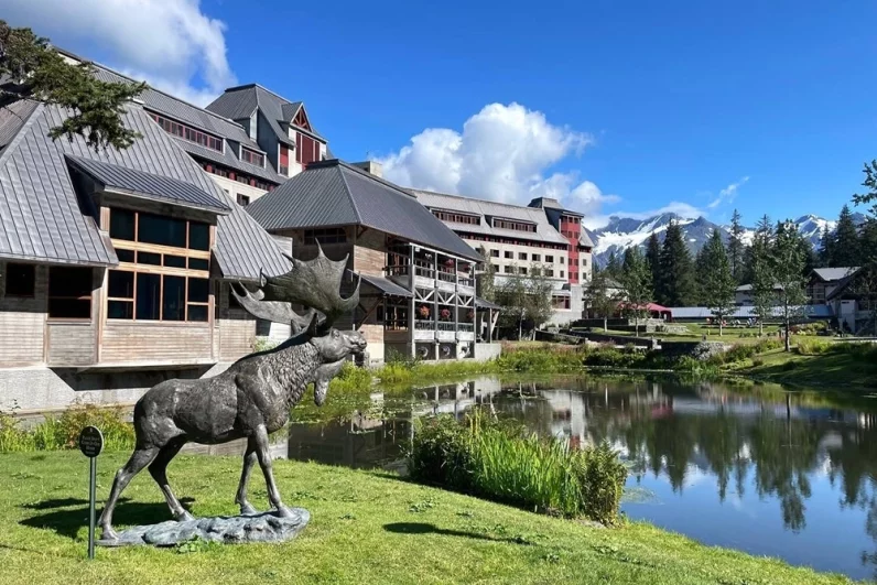 Гостиница Alyeska Resort в курортном городке Гирдвуд.
