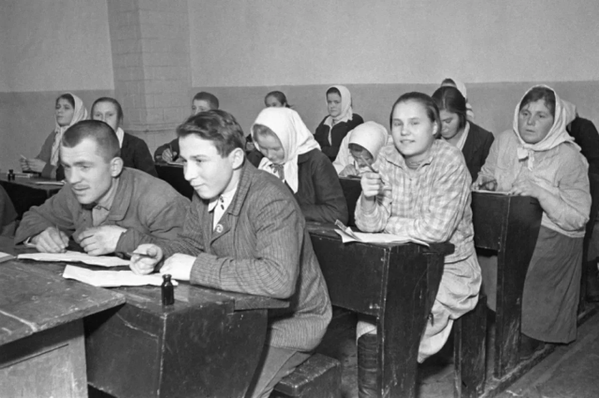 Кампания борьбы с массовой неграмотностью сельского населения СССР в 1930-е годы.