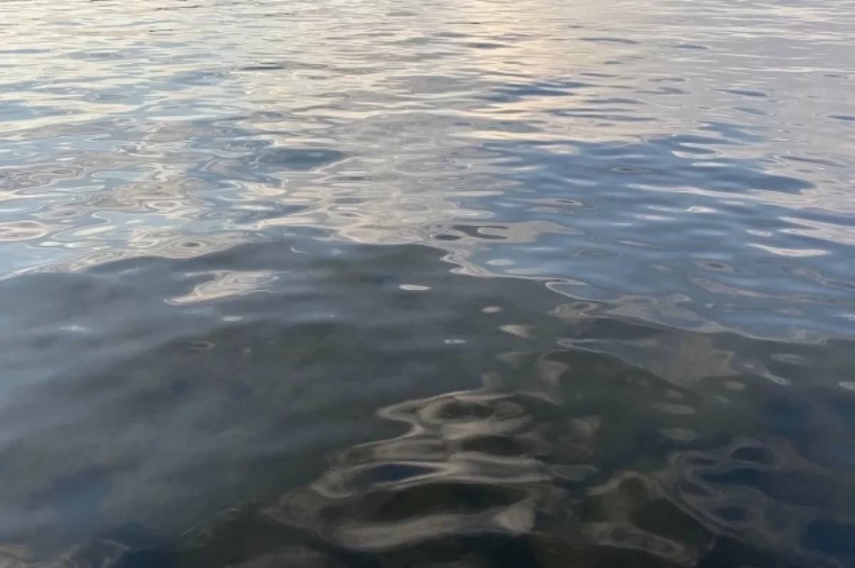 Учёные объяснили, почему воды Галилейского моря стали багровыми