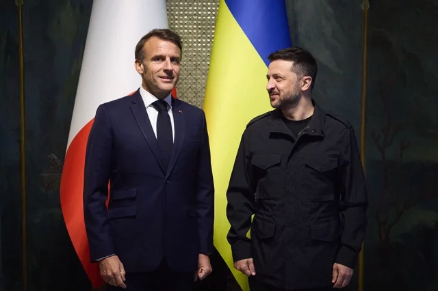 Эммануэль Макрон и Владимир Зеленский. 