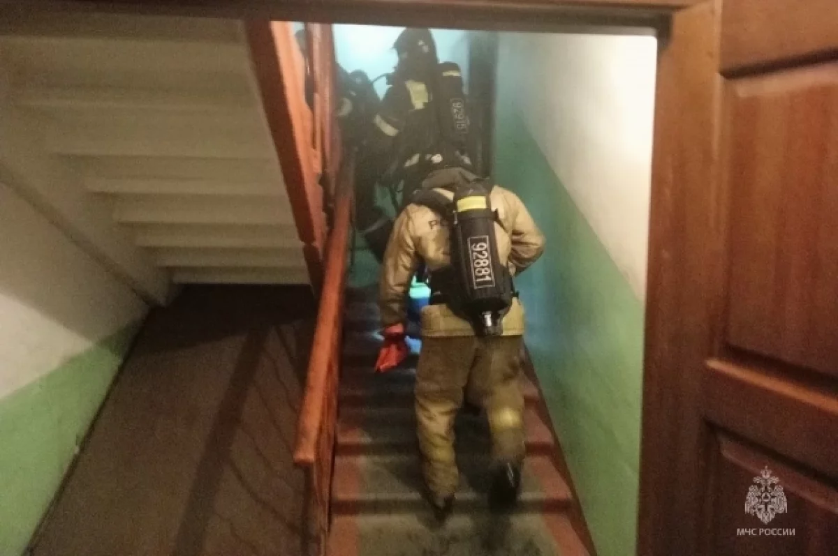 Восемь человек спасли на пожаре в Алтайском крае