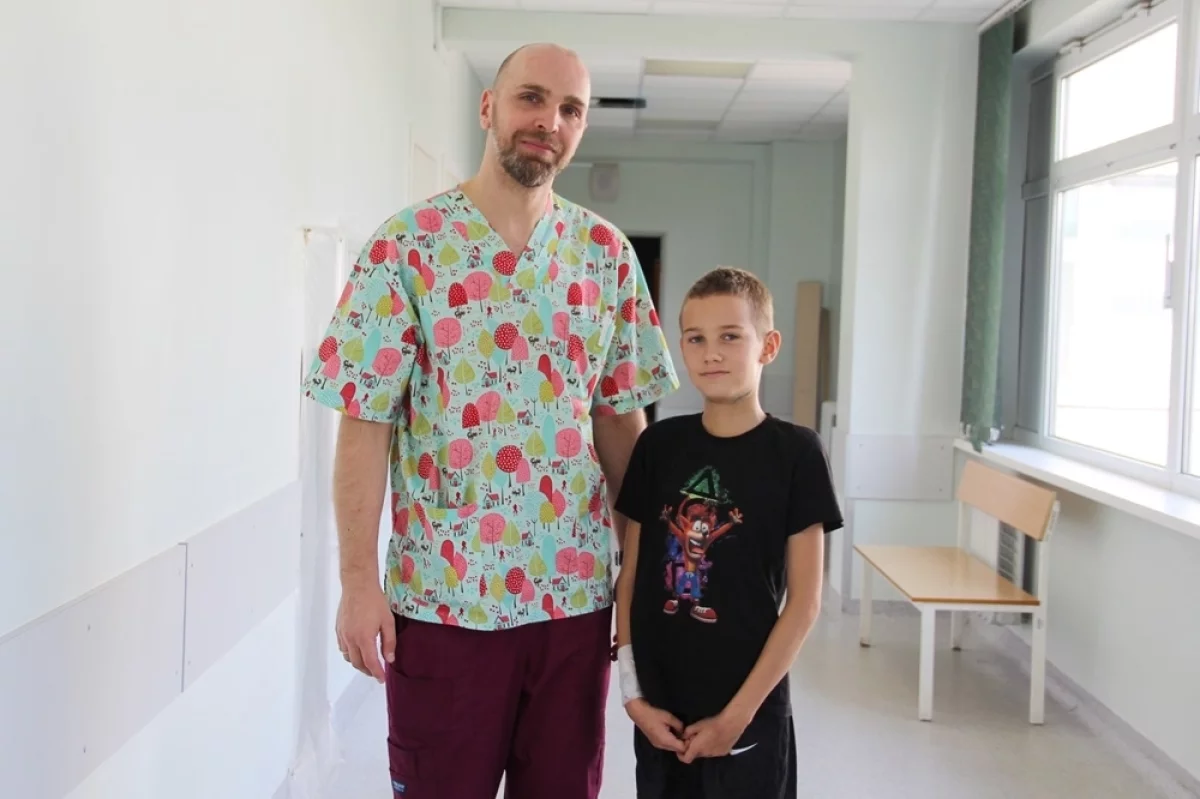Александр Кугушев с пациентом.