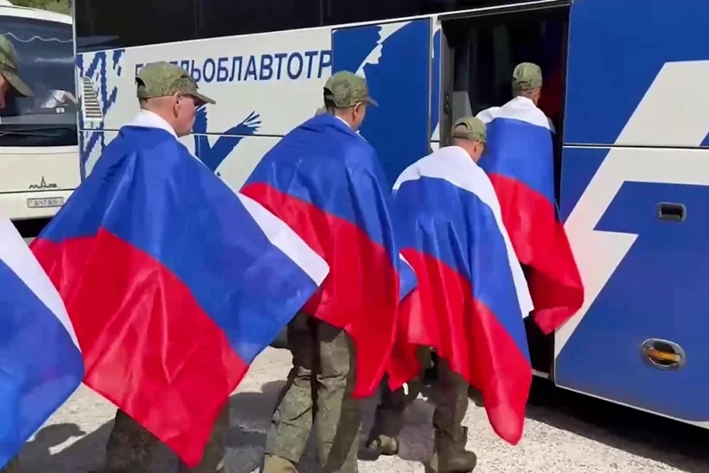 Сейчас они в Белоруссии, где им оказывают медицинскую помощь.