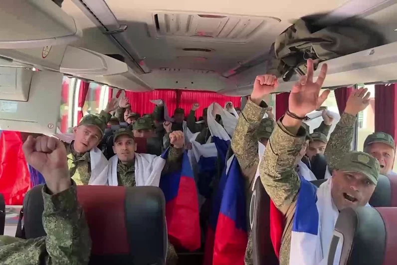 Далее их доставят в РФ для лечения и реабилитации в учреждениях Минобороны.