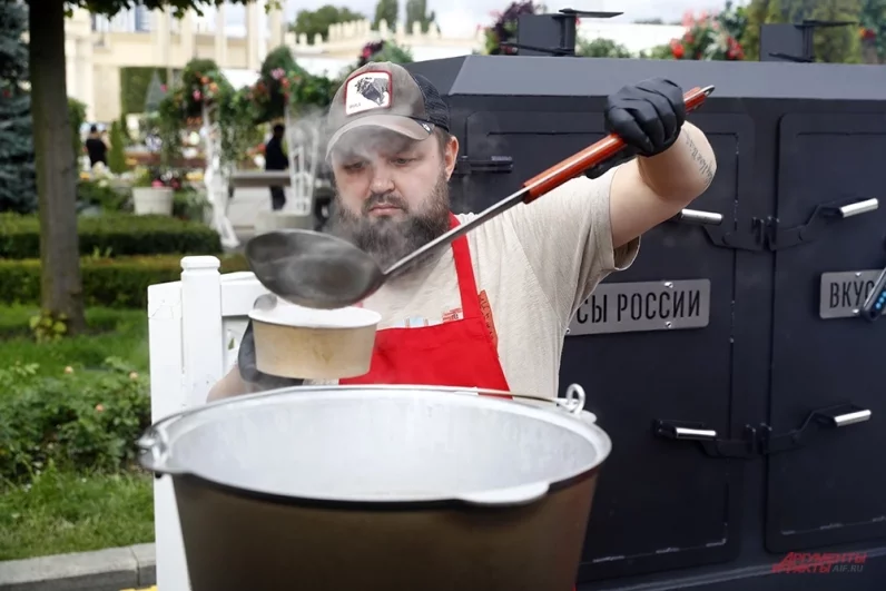 На сцене в течение всех дней фестиваля будет проходить кулинарное шоу «Битва на кухне». 