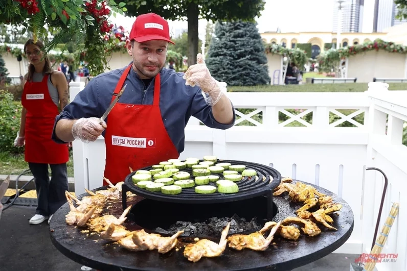 Мясные блюда особенно пользуются популярностью среди посетителей фестиваля.