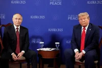 Владимир Путин и Дональд Трамп перед началом переговоров на Аляске.