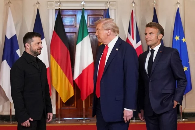 Лидеры, которые участвовали в переговорах с президентом США Дональдом Трампом в Вашингтоне, приехали в Белый дом, «вооружившись лестью».