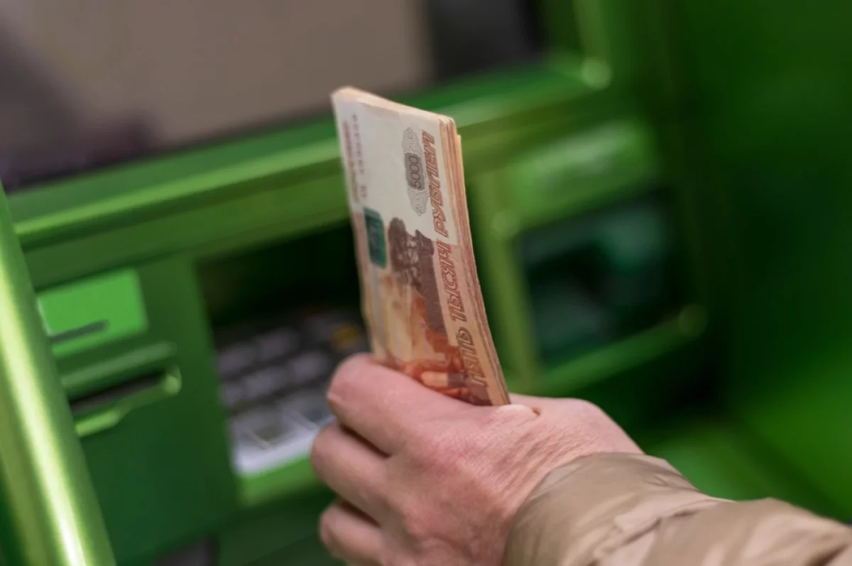 Проценты по кредитам остаются на прежнем высоком уровне, поэтому пока лучше не брать в долг у банков.