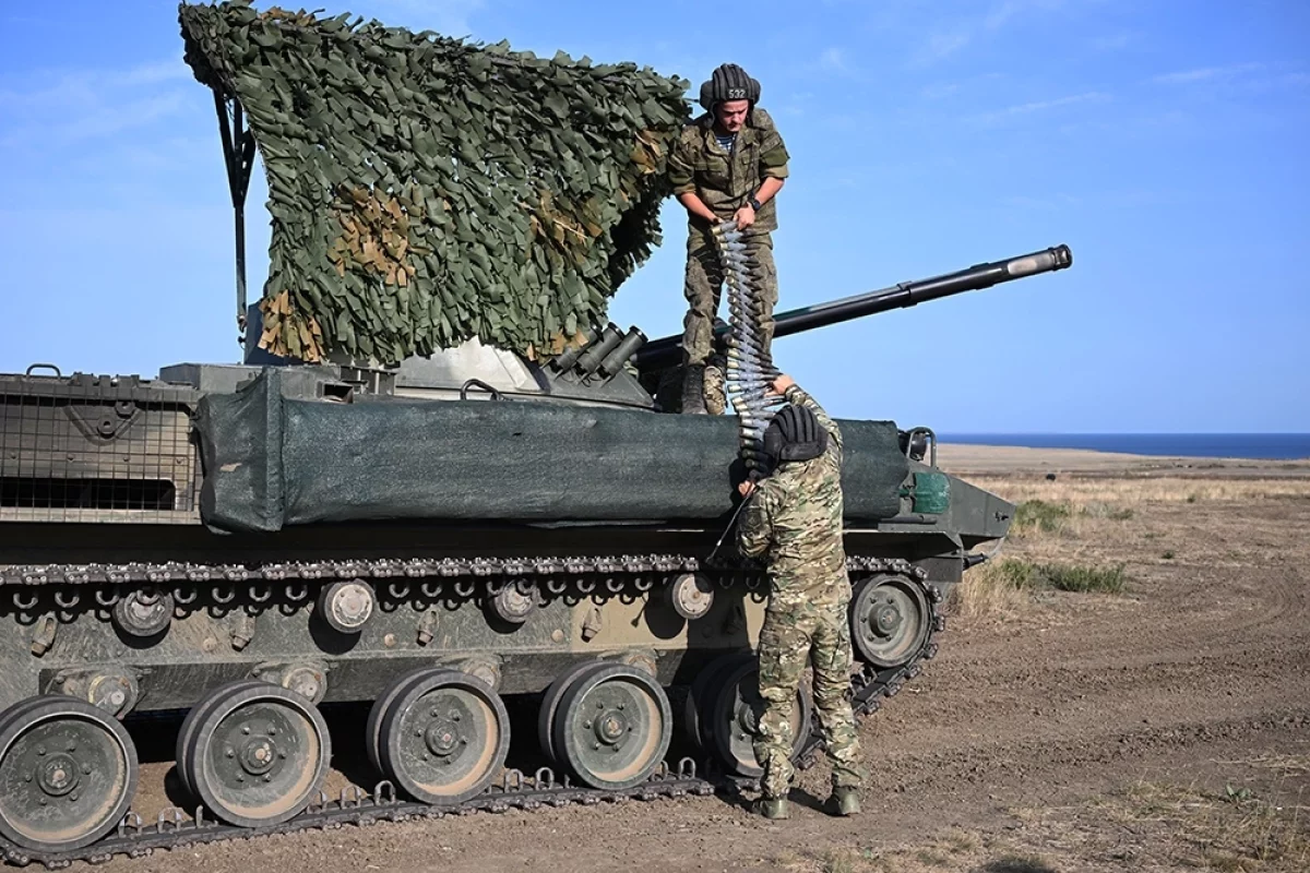 Военнослужащие 56-го гвардейского десантно-штурмового полка ВС РФ.