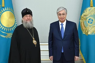 Митрополит Астанайский и Казахстанский Александр и президент Казахстана Касым-Жомарт Токаев.