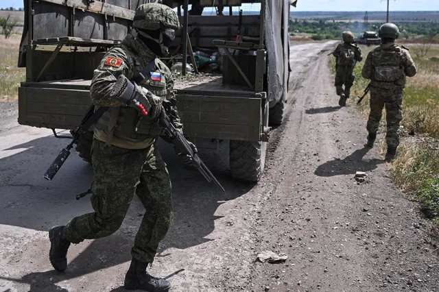 Бойцы ВС РФ.