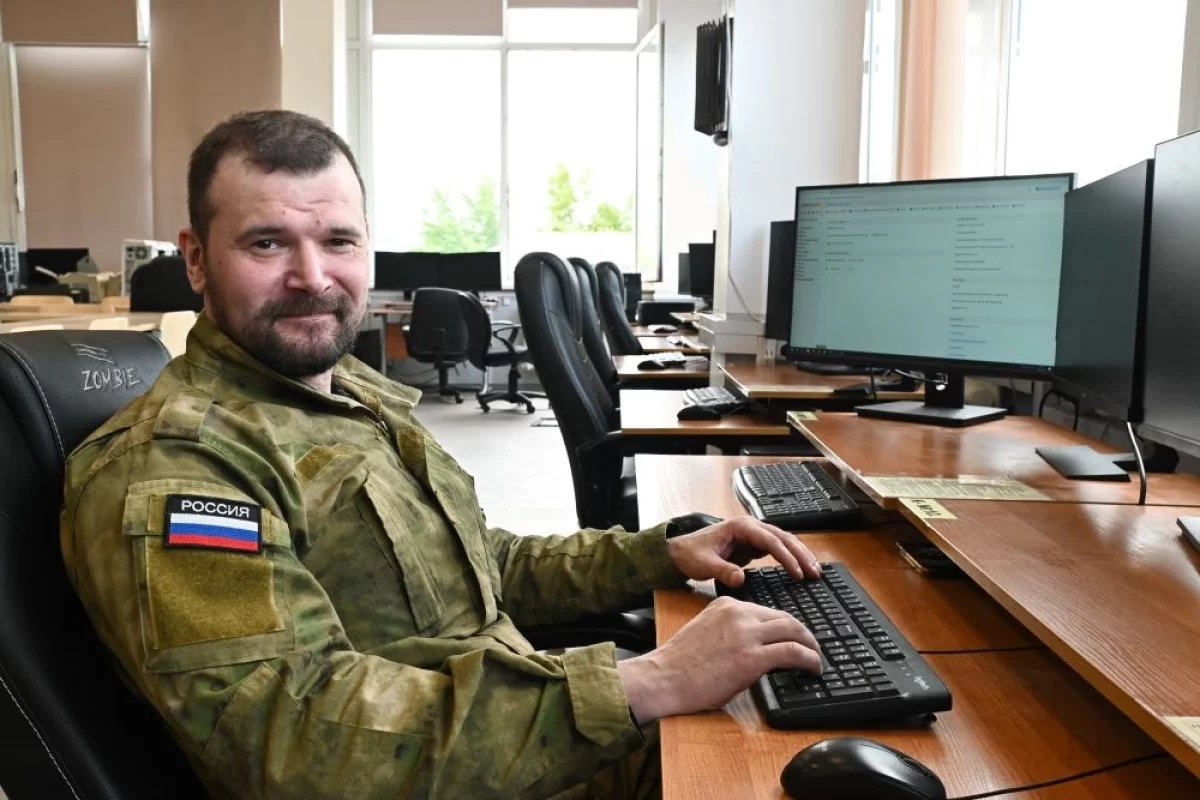 Благодаря поддержке города и близких он смог вернуться в мирную жизнь и верит, что лучшее — впереди.