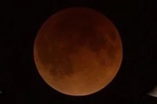 Луна во время затмения покраснеет.