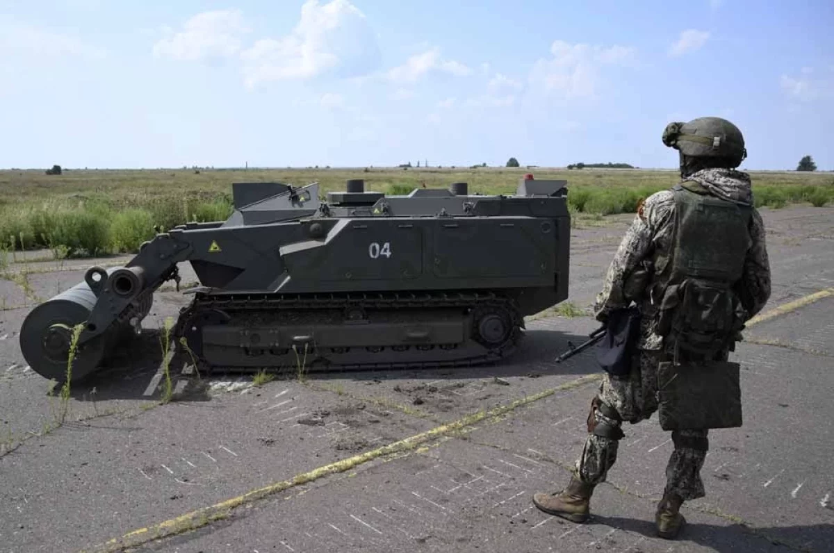 Робототехнический комплекс разминирования (робот-сапер) «Уран-6».