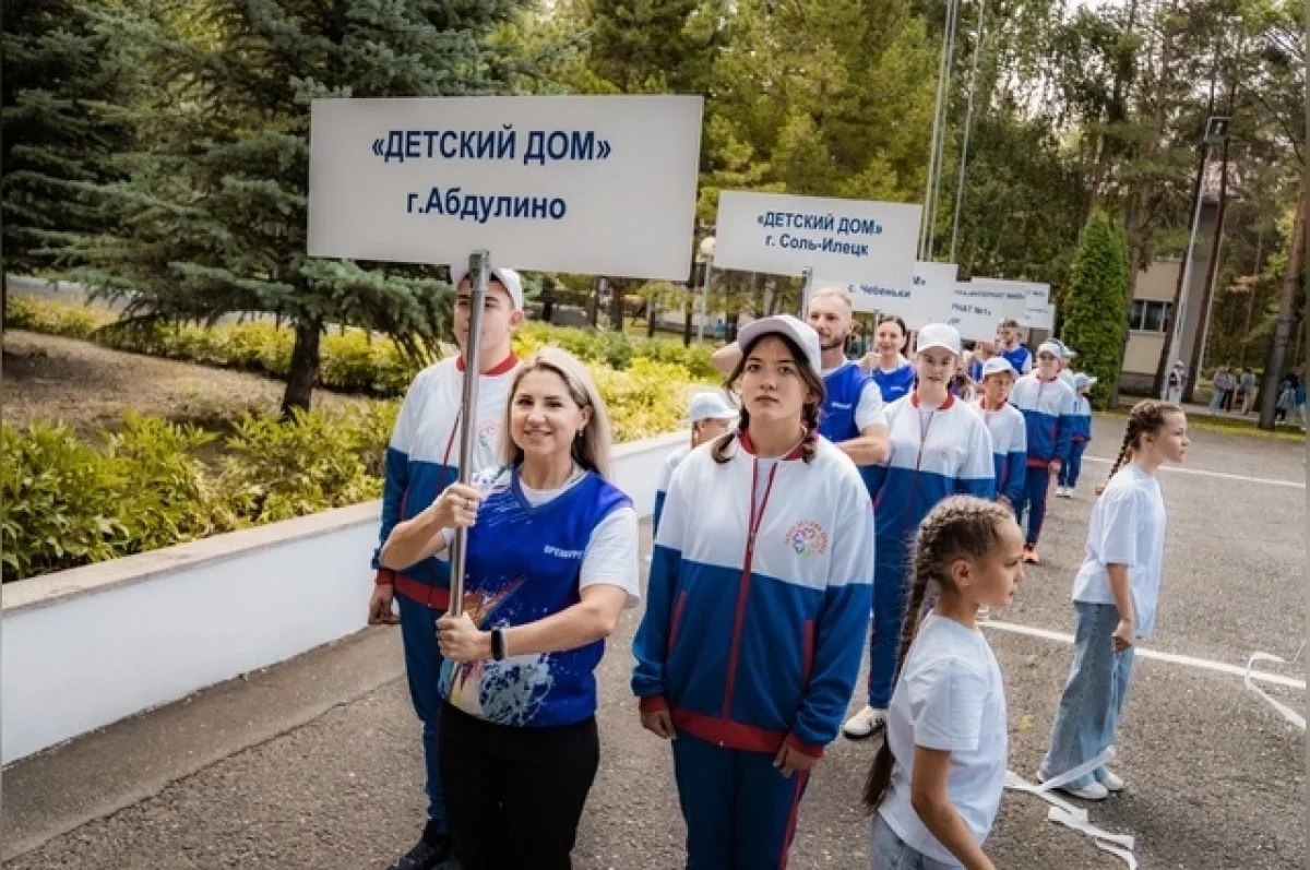 Около 300 мальчишек и девчонок из 27 детских домов и интернатов Оренбуржья участвуют в фестивале.