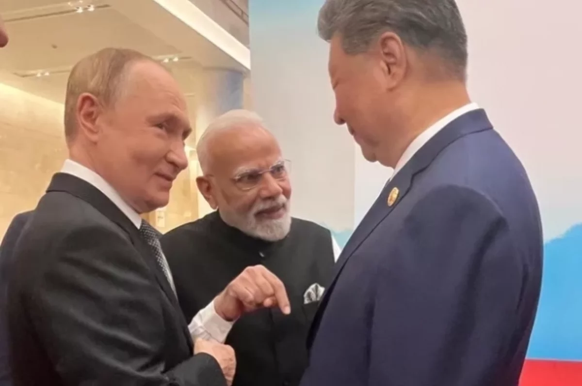 Си и Моди внимательно слушают Путина: эксклюзивные кадры из разговора на троих