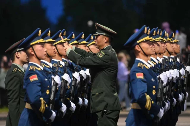 Парадные расчеты китайских ВС.
