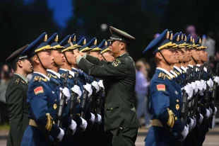 Парадные расчеты китайских ВС.