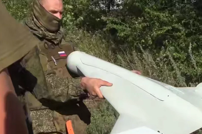 В это время техники подготовили «птичку» к запуску и произвели пуск барражирующего боеприпаса.