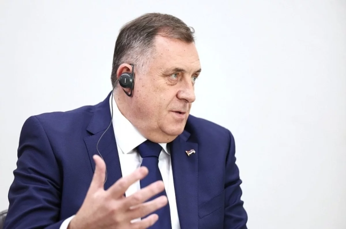 Додик подарил Лаврову фотографии строящегося русского храма в Баня-Луке