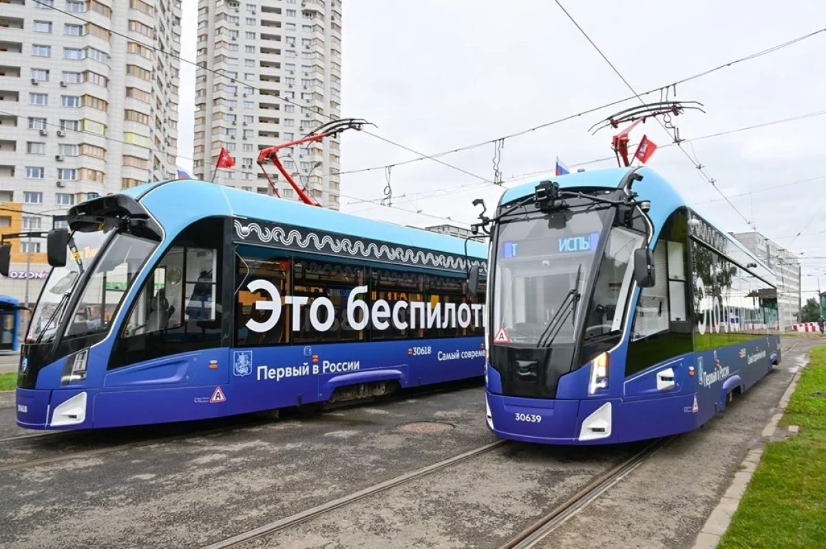 Самоходная звезда. Aif.ru проехался на первом в Москве беспилотном трамвае