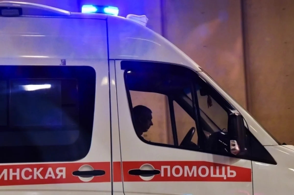 На Сахалине при падении автомобиля с моста пострадали 3 человека