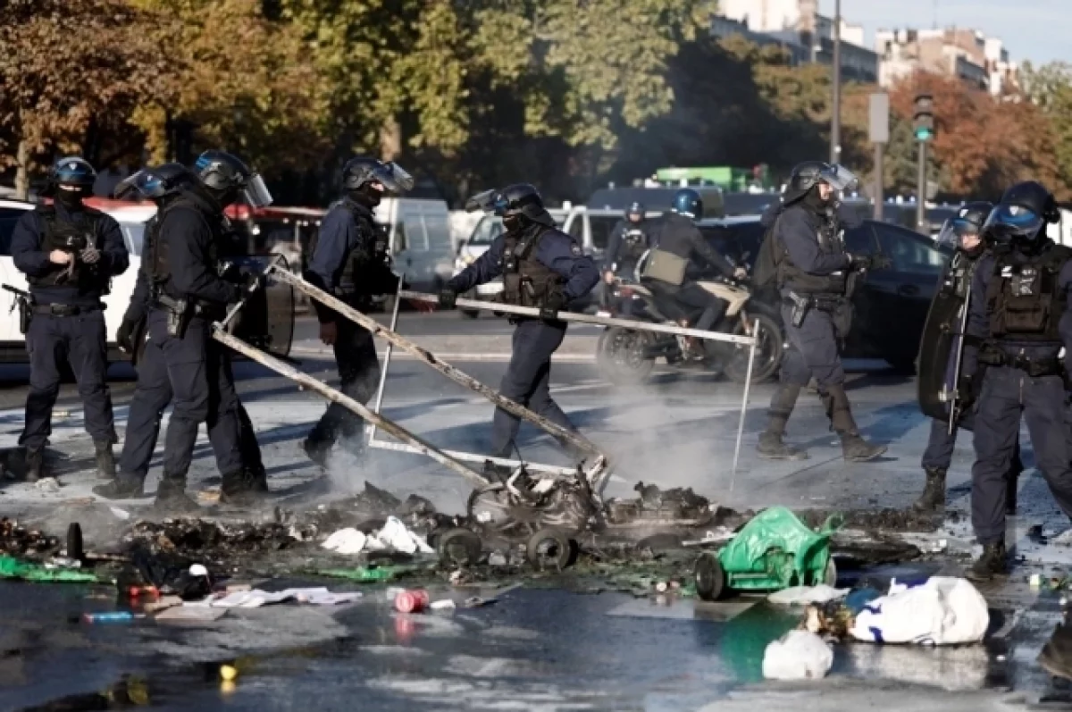 Во Франции на протестах арестованы около 200 человек