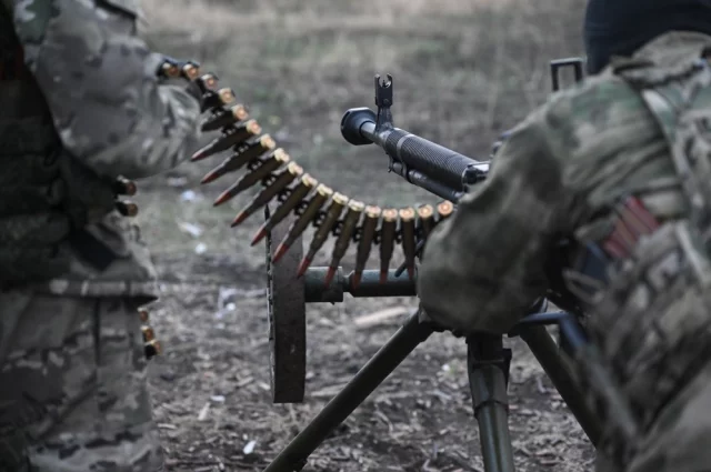 ВСУ бросает в контратаки боевиков, которых наши пулеметы и „эфпивишки“ тут же уничтожают