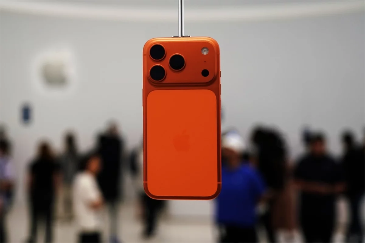 Кирпич за 100 тысяч? Эксперт оценил покупку нового iPhone без RuStore