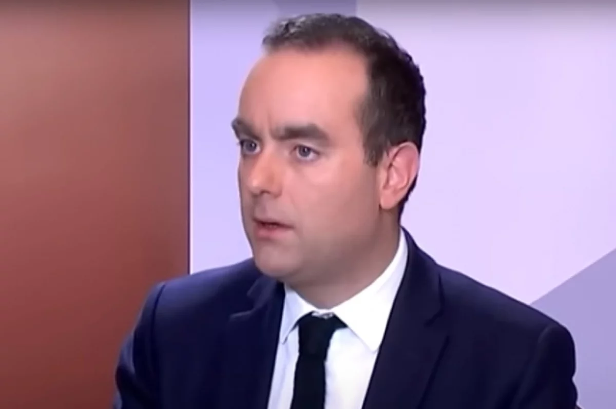 Новый премьер Франции Лекорню принял полномочия у своего предшественника