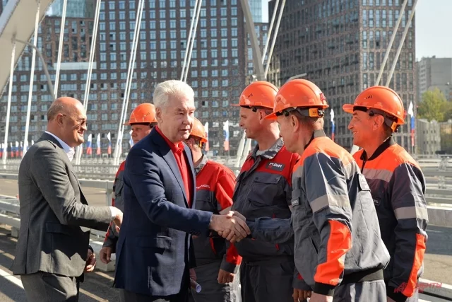 Строительство моста имени Академика Королева осуществлялось на левом берегу Москвы-реки со стороны Шелепихинской набережной.