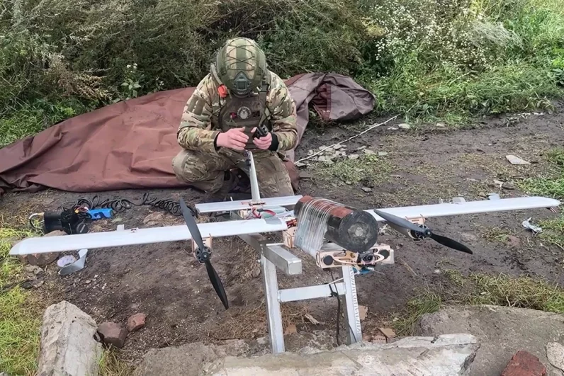 БПЛА самолетного типа позволяет развить большую скорость, чем обычный квадрокоптер, и нести большую полезную нагрузку на большее расстояние.