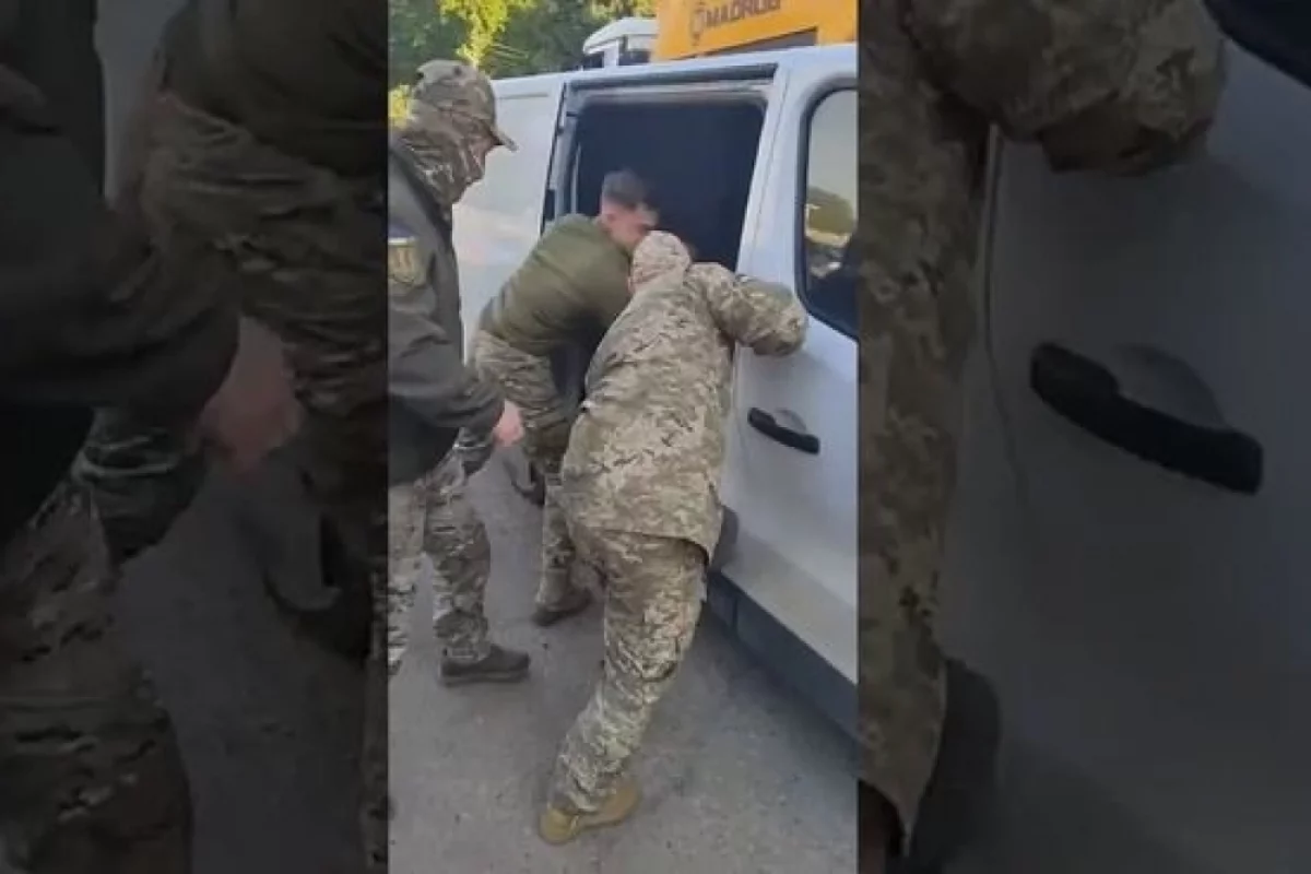 Оператора «упаковали» и доставили в здание ТЦК в Тернополе.