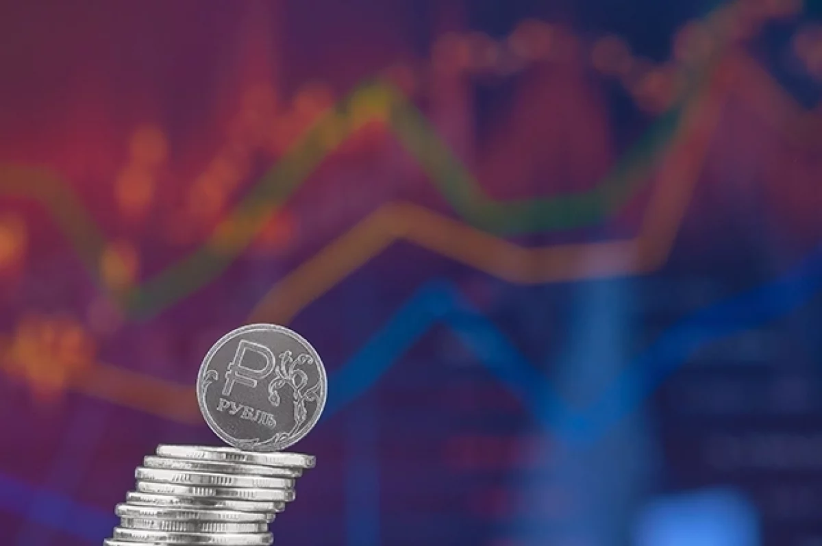С начала сентября рубль «похудел» более чем на 5%, особенно активно игра на понижение шла накануне заседания совета директоров Банка России по ключевой ставке.