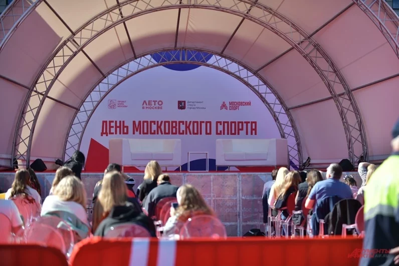 В субботу проходит множество встреч со звездами: от знаковых спортсменов до Ольги Бузовой.