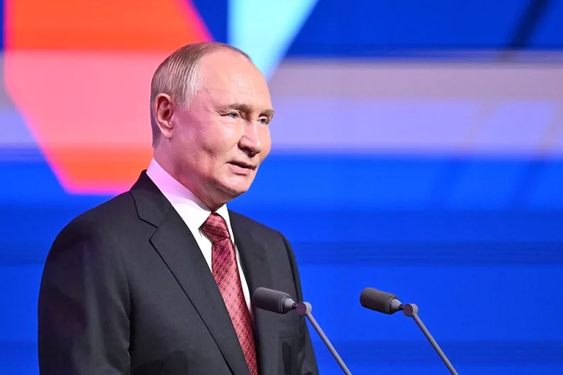 ⁠Президент пожелал мэру новых высот.
