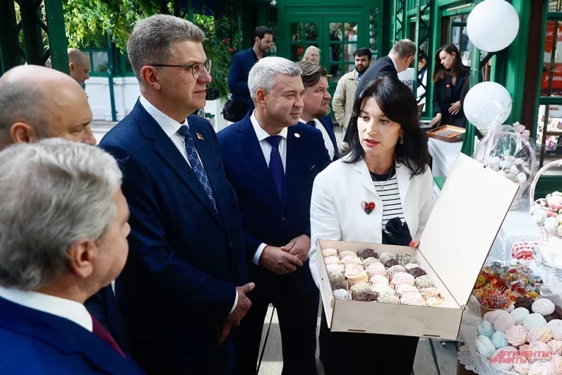 14 павильонов с традиционными продуктами в центре Москвы.
