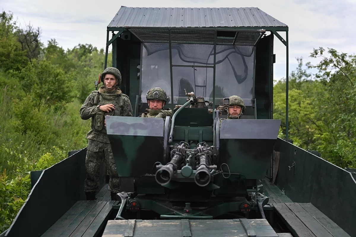 Военнослужащие ВС РФ экипажа бронепоезда «Енисей» группировки войск «Центр».