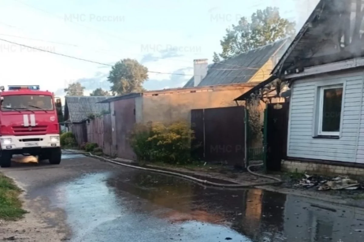 Сотрудники МЧС ликвидировали пожар в жилом доме в брянском Новозыбкове