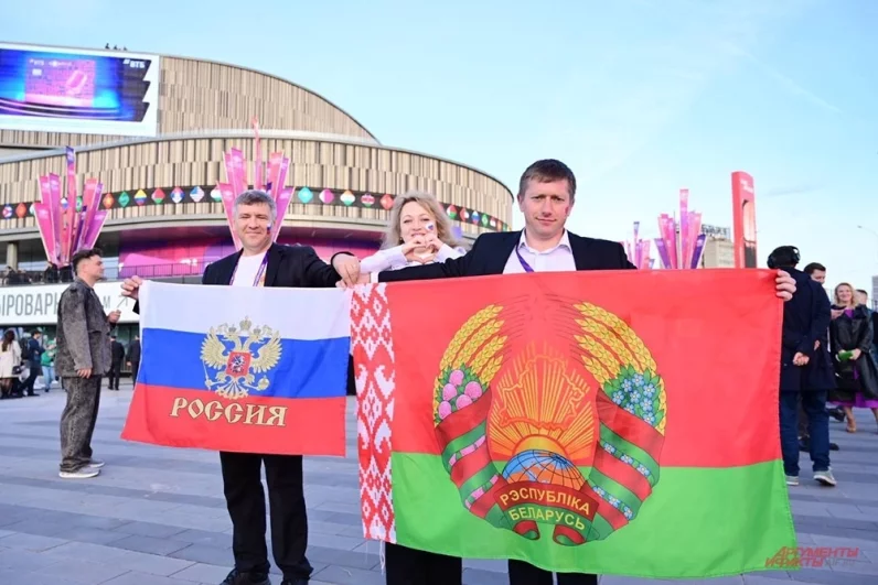 Участники из разных стран на брифинге признали любви в России.