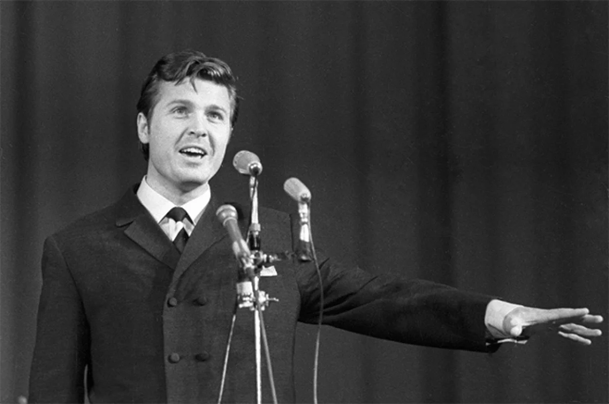 Лев Лещенко к 1972 году был уже довольно известным молодым артистом