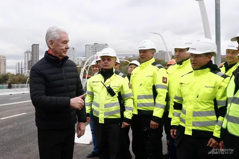 Также открытие моста может сократить путь для местных жителей в среднем на 10 минут.