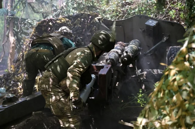 Боевой расчет МТ-12 «Рапира» ведёт огонь по ВСУ на купянском направлении