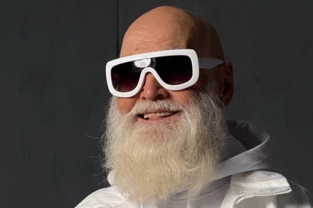 30 тыс. за сутки! 84-летний дед Виктор стал иконой стиля и так зарабатывает