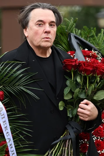 Генеральный директор Первого канала, продюсер Константин Эрнст перед церемонией прощания с Тиграном Кеосаяном.