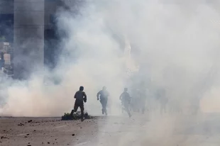 Бои шли по меньшей мере в шести местах на более чем 1600-километровой границе.
